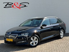 Skoda Superb Combi - 1.5 TSI ACT Automaat Pdc V+A Navigatie Clima Carplay Digital dash Trekhaak Cruise