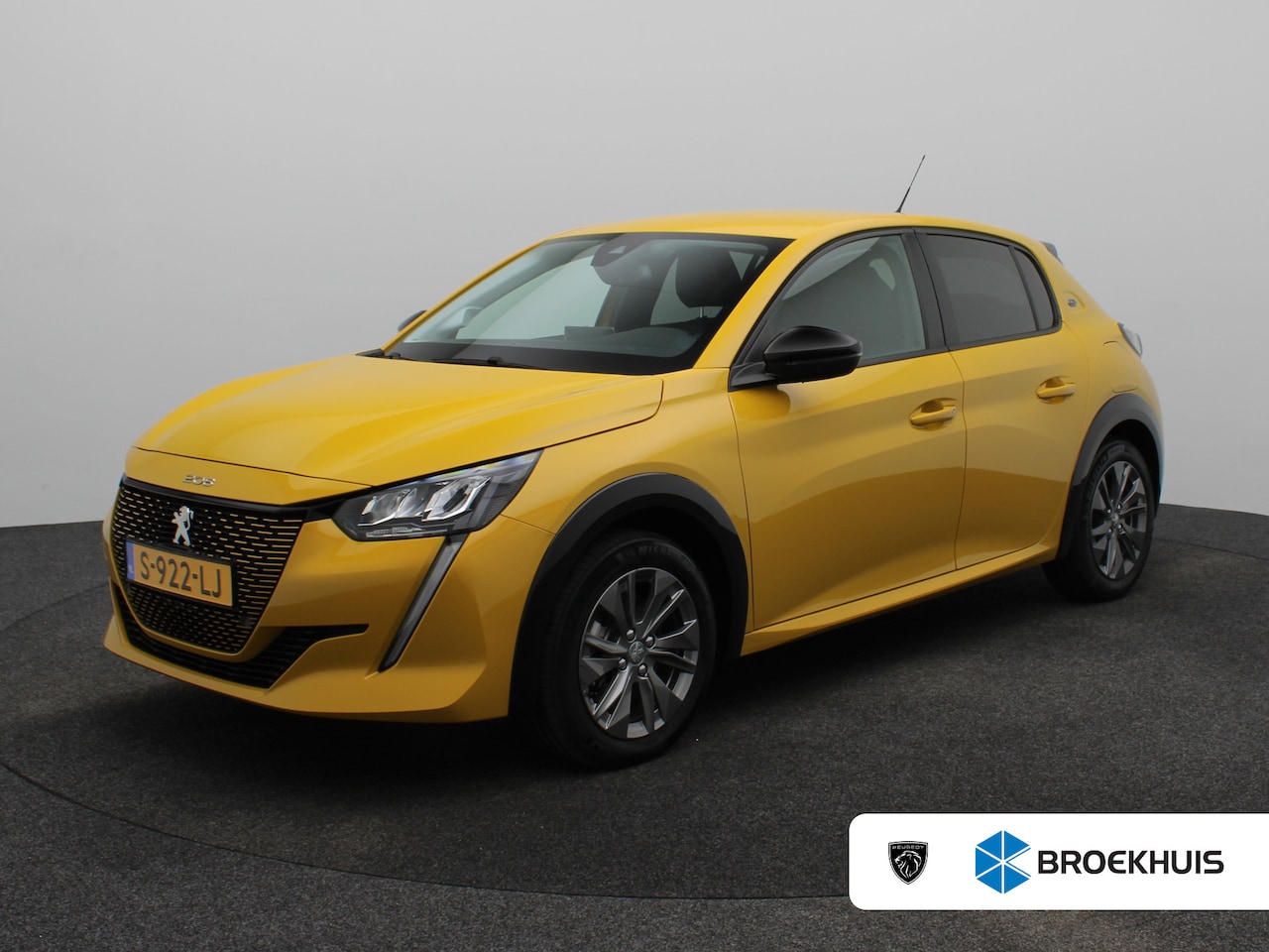 Peugeot e-208 - EV Allure 50 kWh | Achteruitrijcamera | Parkeersensoren achter | Cruise Control | Climate - AutoWereld.nl