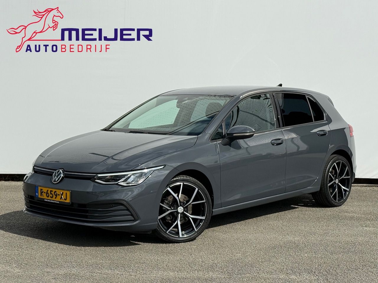 Volkswagen Golf - 1.0 TSI LED | Navigatie | Stoel + Stuurverwarming | CarPlay | Sportvelgen | Parkeersensore - AutoWereld.nl