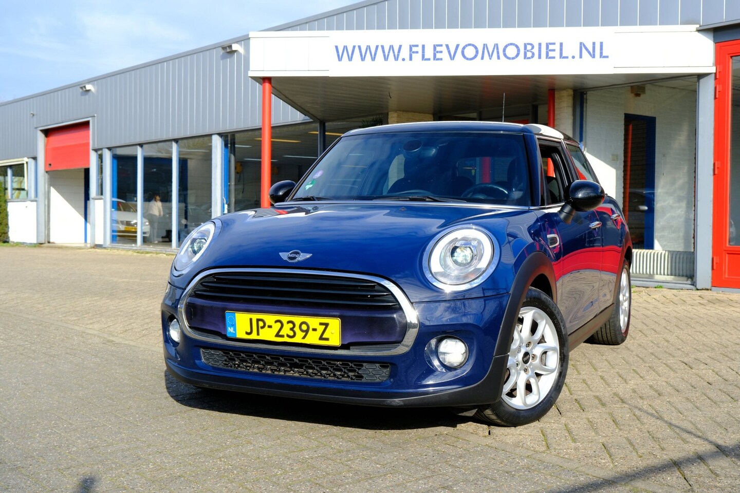 MINI Cooper - 1.5 Pepper Serious Business Navi|1e Eig!|Clima|Stoelverw|Cruise - AutoWereld.nl