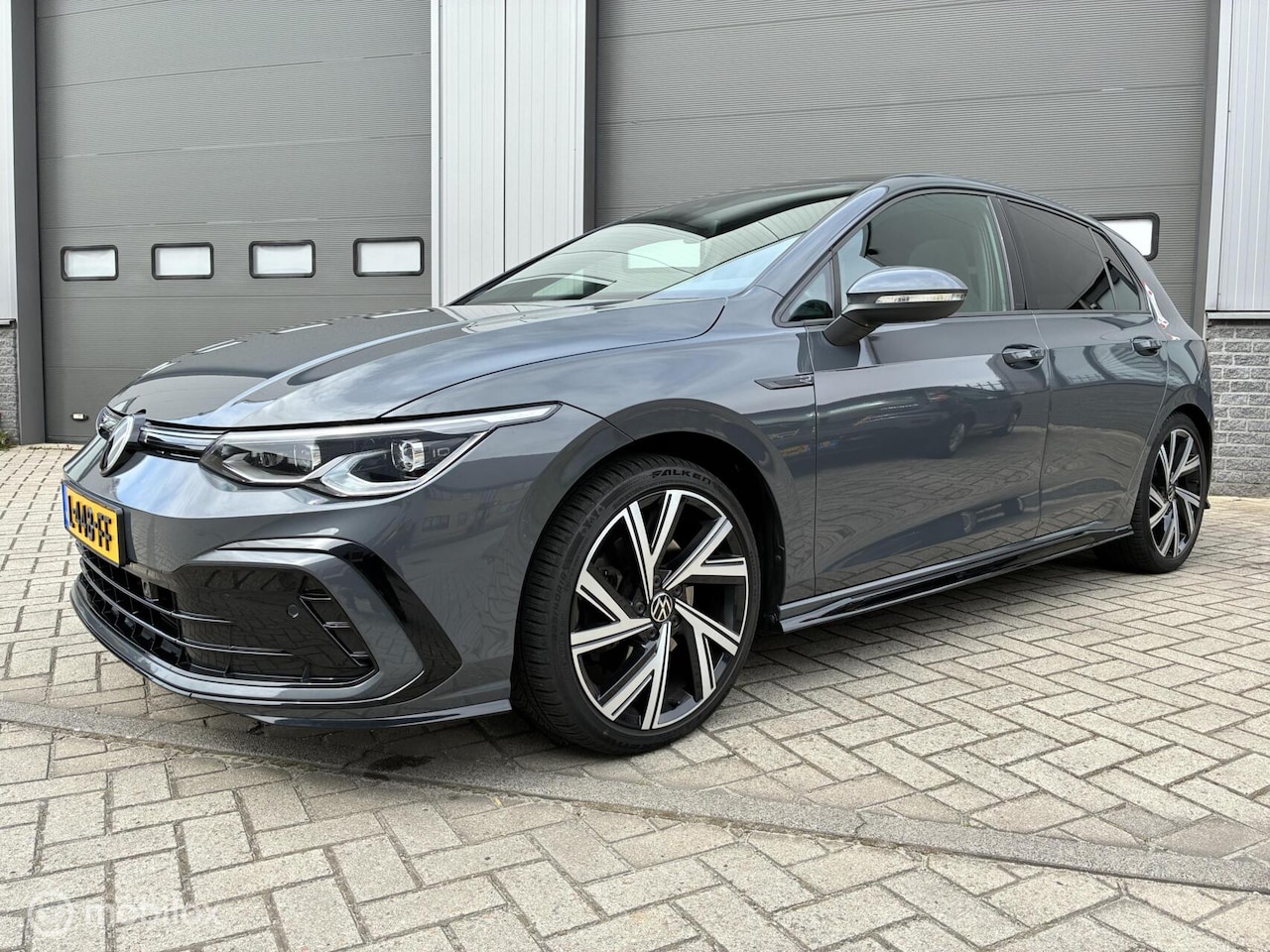 Volkswagen Golf - 1.5 eTSI R-Line | Pano | Bomvol! - AutoWereld.nl
