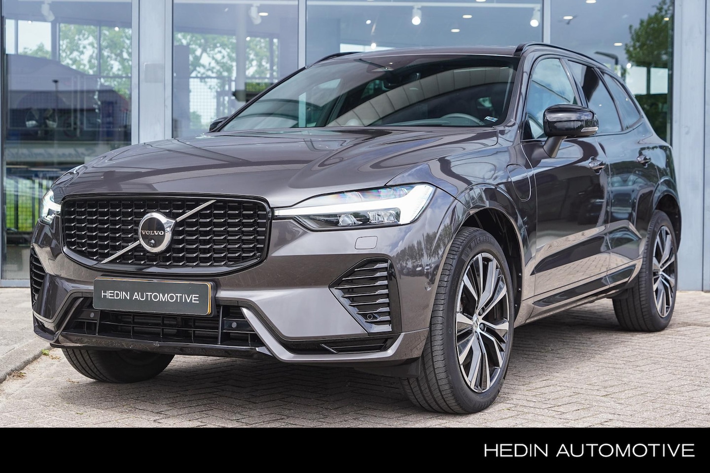 Volvo XC60 - 2.0 T6 Plug-in hybrid AWD Ultimate Dark | Bowers & Wilkins High End Audio | 2250 kg Trekge - AutoWereld.nl