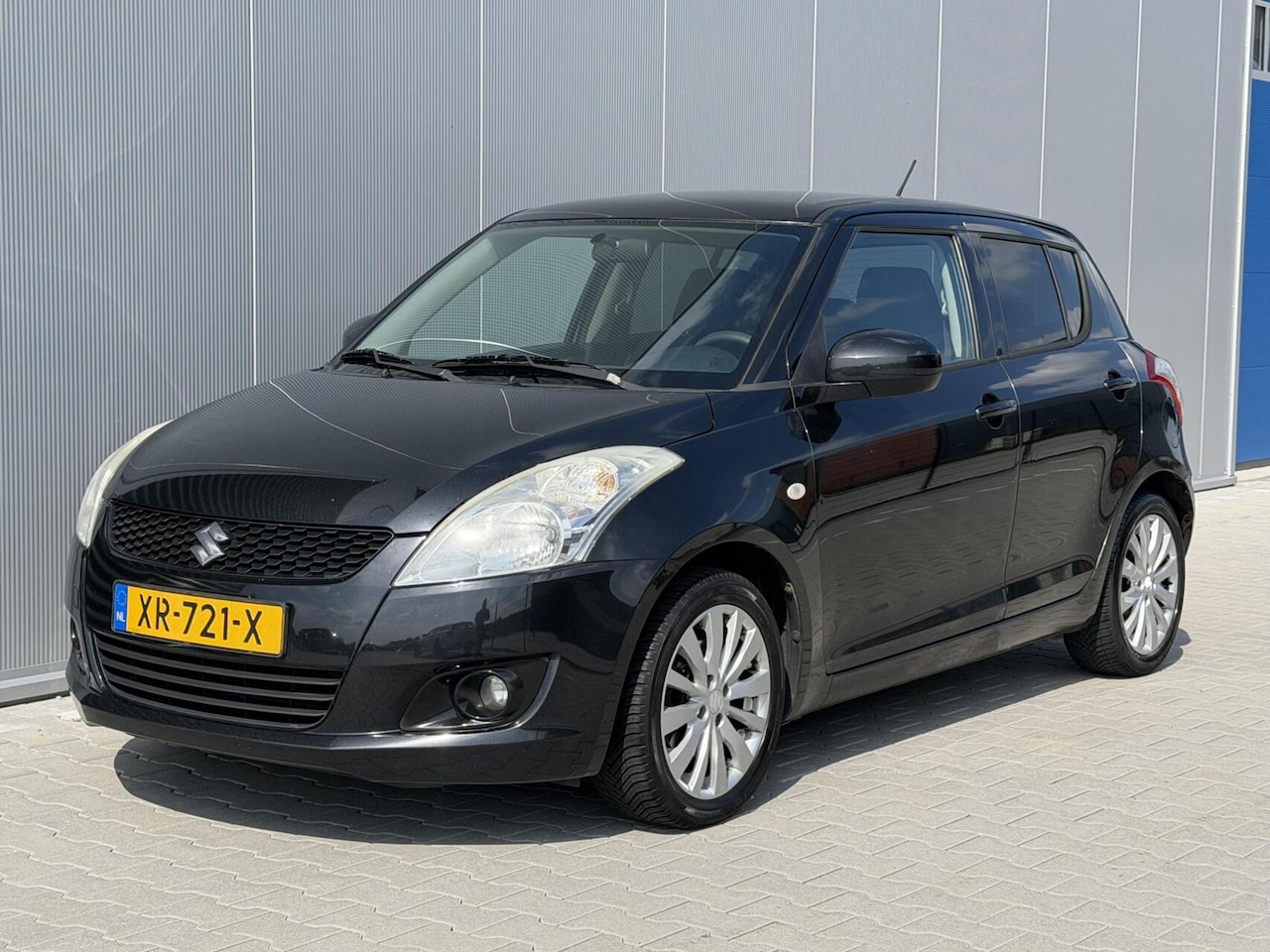 Suzuki Swift - 1.2 Comfort | 4 Deurs | Airco | Trekhaak - AutoWereld.nl