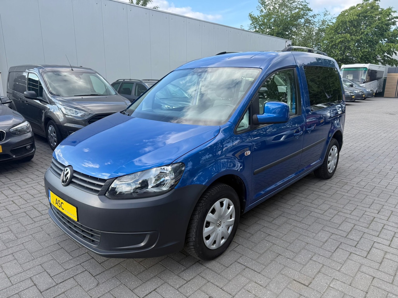 Volkswagen Caddy - Rolstoelauto 3+1 - XXL Bodemverlaging - 1 Eigenaar - Topstaat - Rolstoelvervoer - AutoWereld.nl