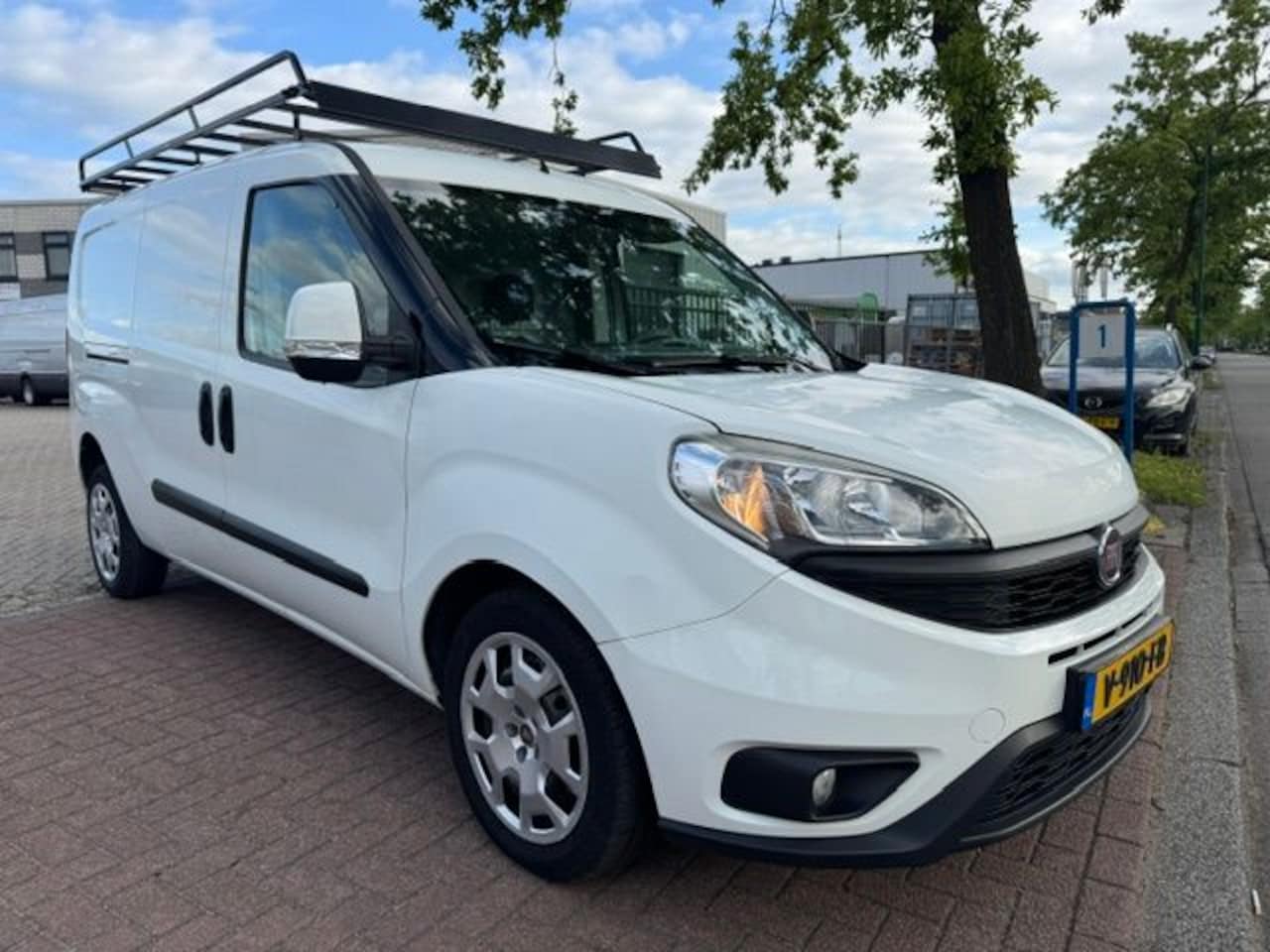 Fiat Doblò Cargo - 1.6 MJ 105pk L2 H1 Maxi SX Euro6 97.000km Airco,Imperiaal BTW/BPM VRIJ - AutoWereld.nl