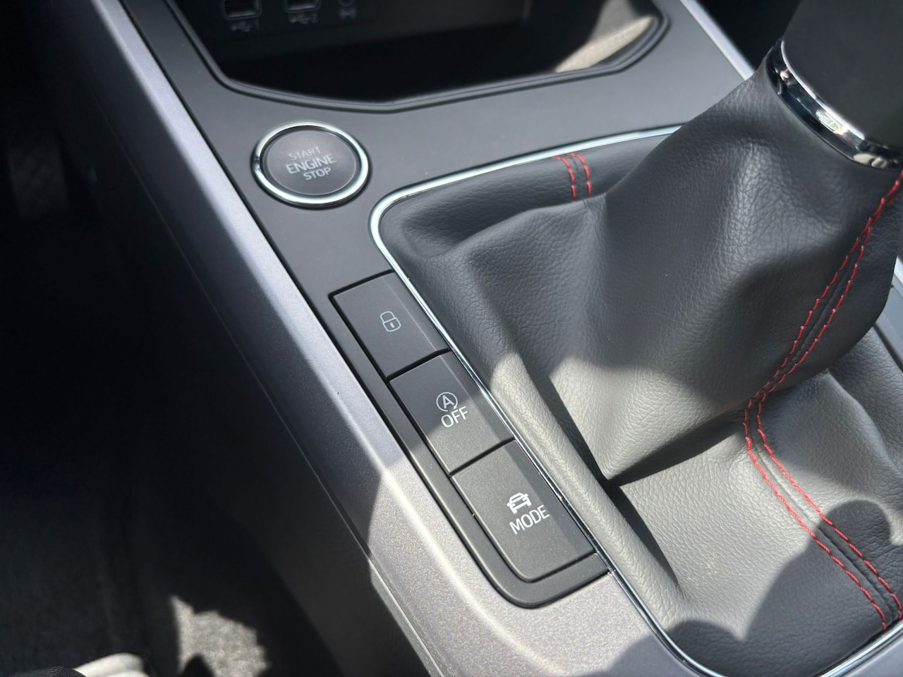 SEAT Arona - 1.5 TSI EVO FR Business Intense|ACC|Camera|DAB|LED