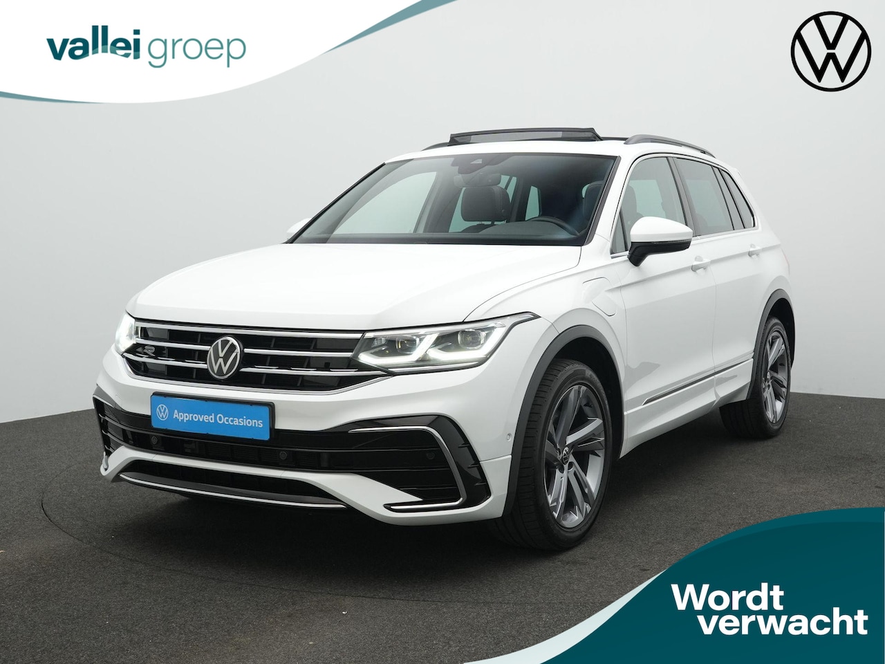 Volkswagen Tiguan - 1.4 TSI 245 pk eHybrid R-Line | Panoramadak | Trekhaak | IQ Light | Achteruitrijcamera | A - AutoWereld.nl