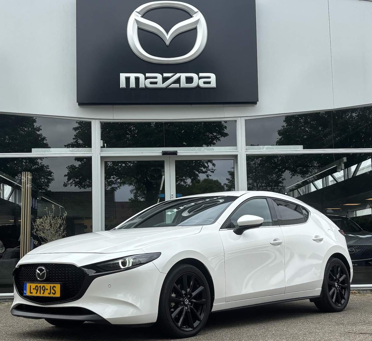 Mazda 3 - 2.0 e-SkyActiv-X M Hybrid 186 Luxury NL-Auo, Dealer Onderh., Navigatie, Apple Carplay /An - AutoWereld.nl