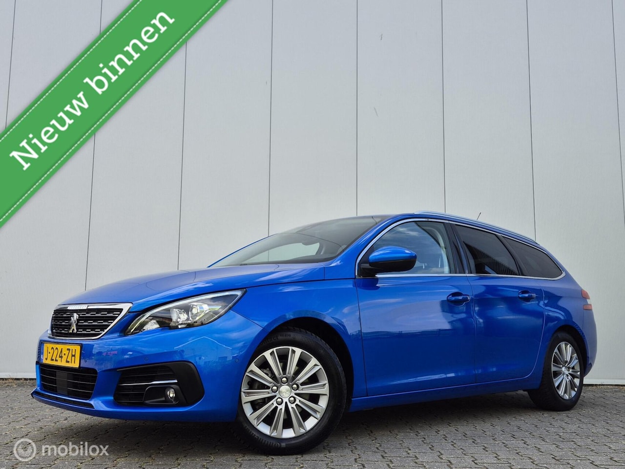 Peugeot 308 SW - 1.2 PURETECH ALLURE PACK/TREKHAAK/CAMERA/PARK ASSIST/KEYLESS/LED/VIRTUAL COCKPIT/ADAPTIVE - AutoWereld.nl