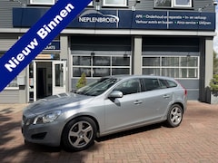 Volvo V60 - 2.0 D3 Momentum Bj 2012 Navi, trekhaak, clima, 16inch, cv 164pk