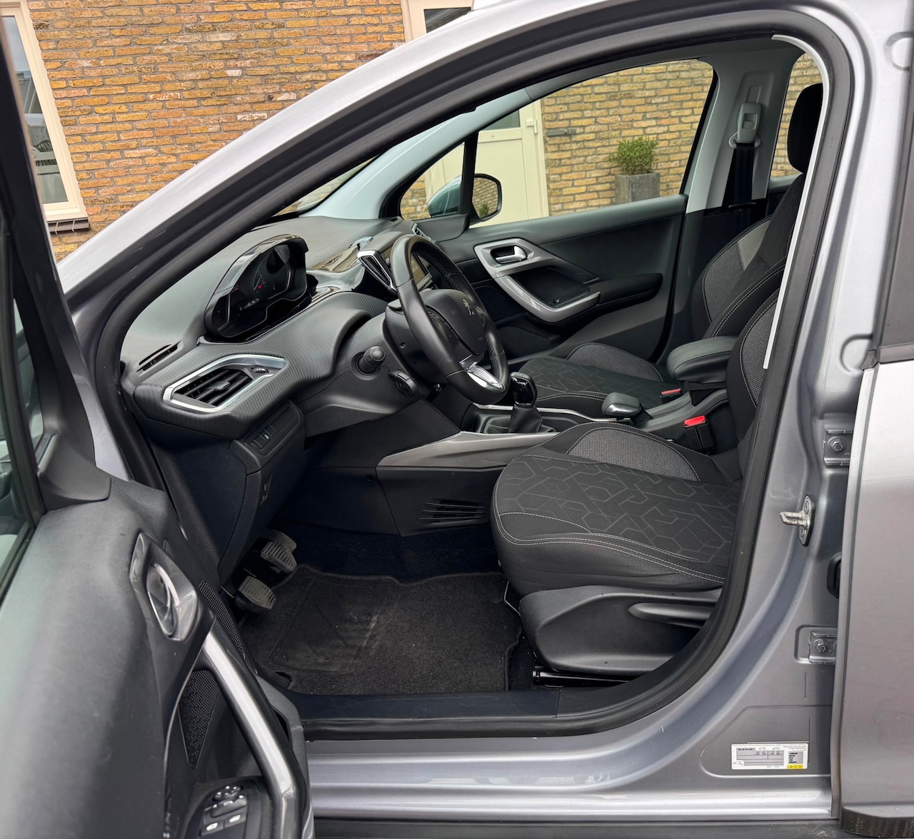 Peugeot 2008 - 1.2 Bj 2017 weinig kilometers Zeer nette auto - AutoWereld.nl