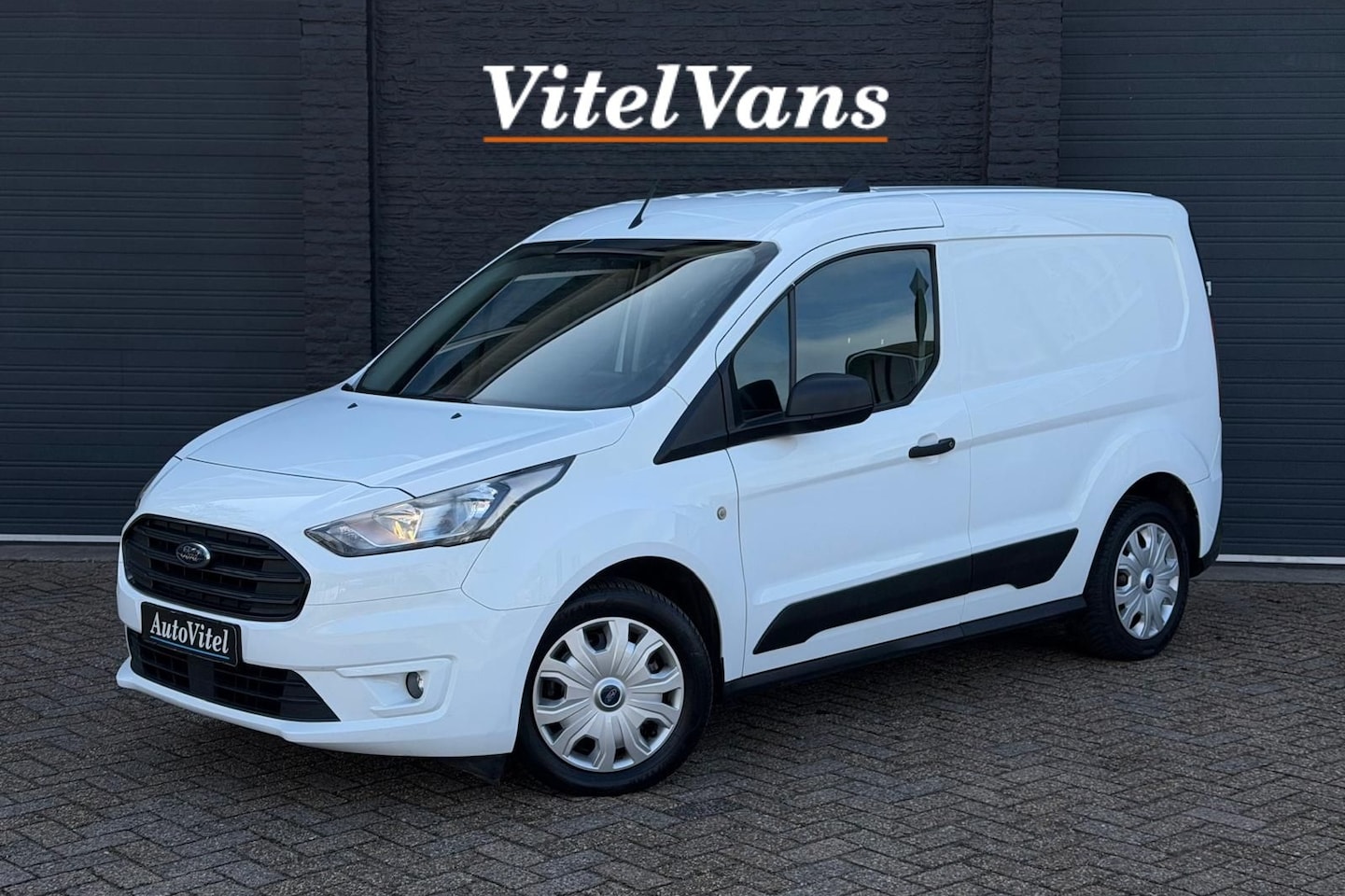 Ford Transit Connect - 1.0 L1 | BPM VRIJ | Airco | Camera | Multimedia | 3-zits | NAVI | Bluetooth | PDC - AutoWereld.nl