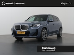 BMW iX1 - eDrive20 67 kWh | M-Pakket | SOH 98% | Harman/Kardon | Ele. verstelbare stoelen + Geheugen