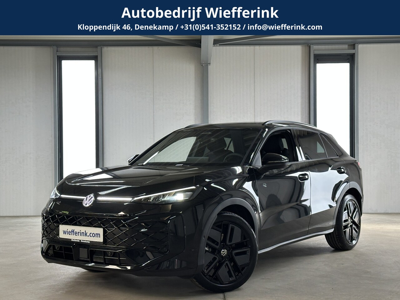 Volkswagen T-Roc - 1.5 eTsi R-Line First Edition | IQ light | Pano | Trekhaak | - AutoWereld.nl