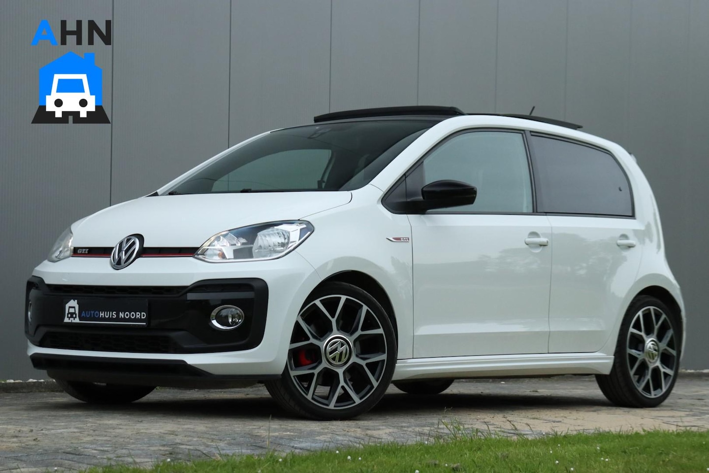 Volkswagen Up! - 1.0 TSI GTI / Vol Opties! / Pano / Camera / Cruise / 17"! - AutoWereld.nl
