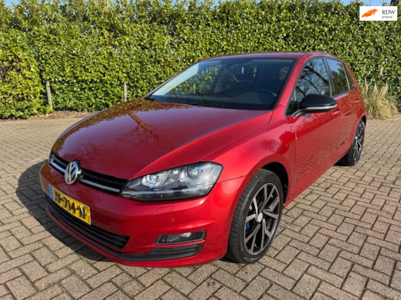 Volkswagen Golf - 1.4 TSI Highline R-line Zeer nette Golf Nieuwe apk en grote beurt - AutoWereld.nl