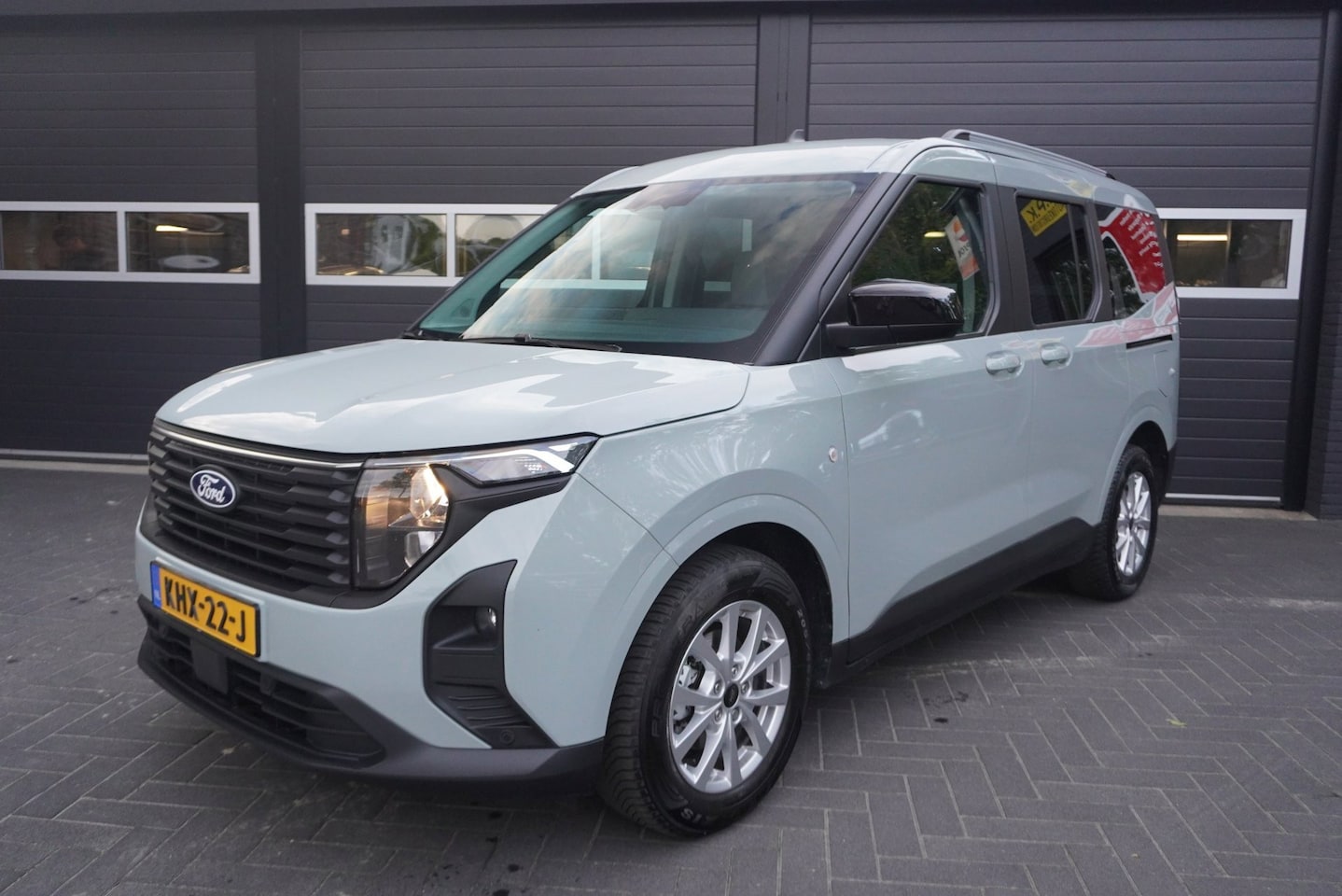 Ford Tourneo Courier - 1.0 Trend Airco/Carplay/Cruise/Trekhaak/Camera/Park.sensoren - AutoWereld.nl