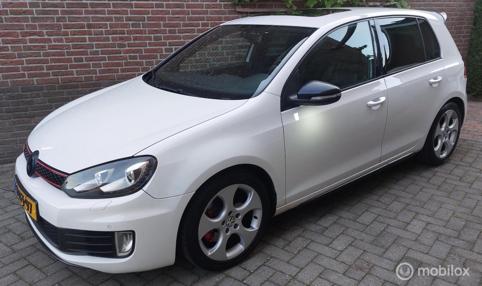 Volkswagen Golf - 2.0 GTI 2010 Leder/sportuitlaat! 211PK!! - AutoWereld.nl
