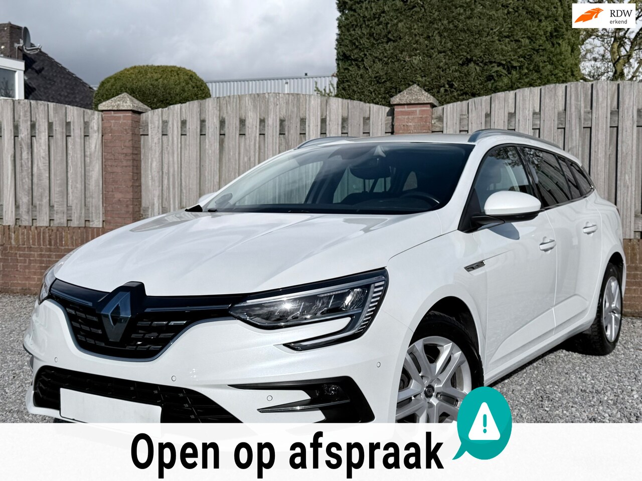 Renault Mégane Estate - 1.3 TCe 140 Techno STOELSTUUR VERWARMING P CAMERA 360 NAVI CLIMA - AutoWereld.nl