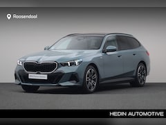 BMW 5-serie Touring - 550e xDrive | Trekhaak | Bowers&Wilkins | Panoramadak | Stoelventilatie | Comfort Access |