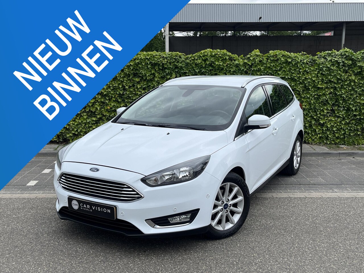 Ford Focus Wagon - 1.0 Titanium * Navi * Nieuwe Distr. * Garantie - AutoWereld.nl