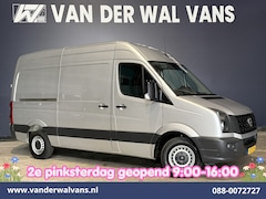 Volkswagen Crafter - 2.0 TDI 136pk L2H2 Airco | 2800kg Trekhaak | Navigatie | Chauffeursstoel | Cruisecontrol P