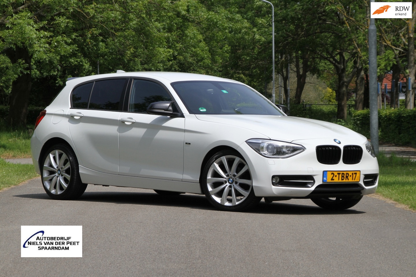 BMW 1-serie - 116i M-Sport Business Plus / Airco met climate control / Sportinterieur / Xenon / Carbon l - AutoWereld.nl