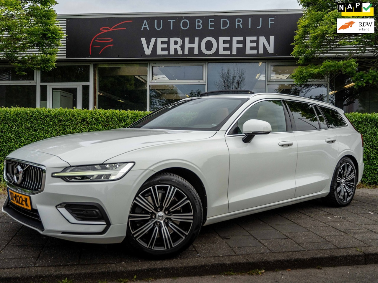 Volvo V60 - 2.0 T5 INSCRIPTION | PANORAMA | HOUT INLEG | MEMORY | VOL ONDERHOUD | STUUR / STOELVERWARM - AutoWereld.nl