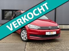 Volkswagen Touran - 1.5 TSI DSG 150 pk Highline 5 persoons trekhaak LED