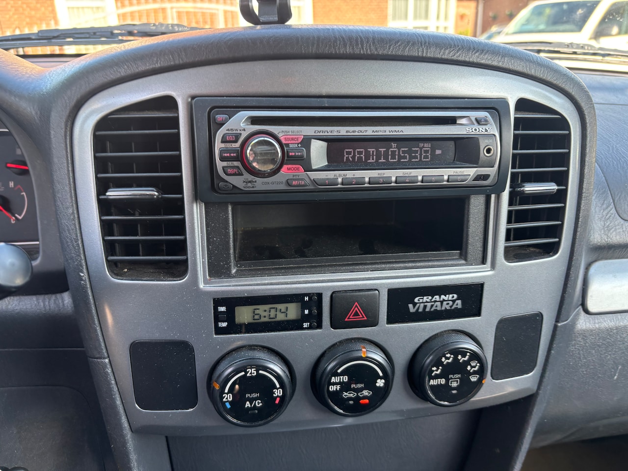 Suzuki Grand Vitara - 2.0 S-Limited 4 x 4 1600 kg trekgewicht