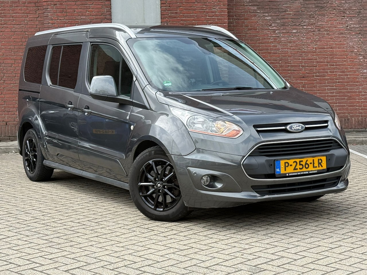 Ford Grand Tourneo Connect - 1.6 Titanium|AUTOMAAT|7-PERSOONS|CLIMA|CRUISE|PANO|TREKHAAK|GOED-ONDERHOUDEN - AutoWereld.nl