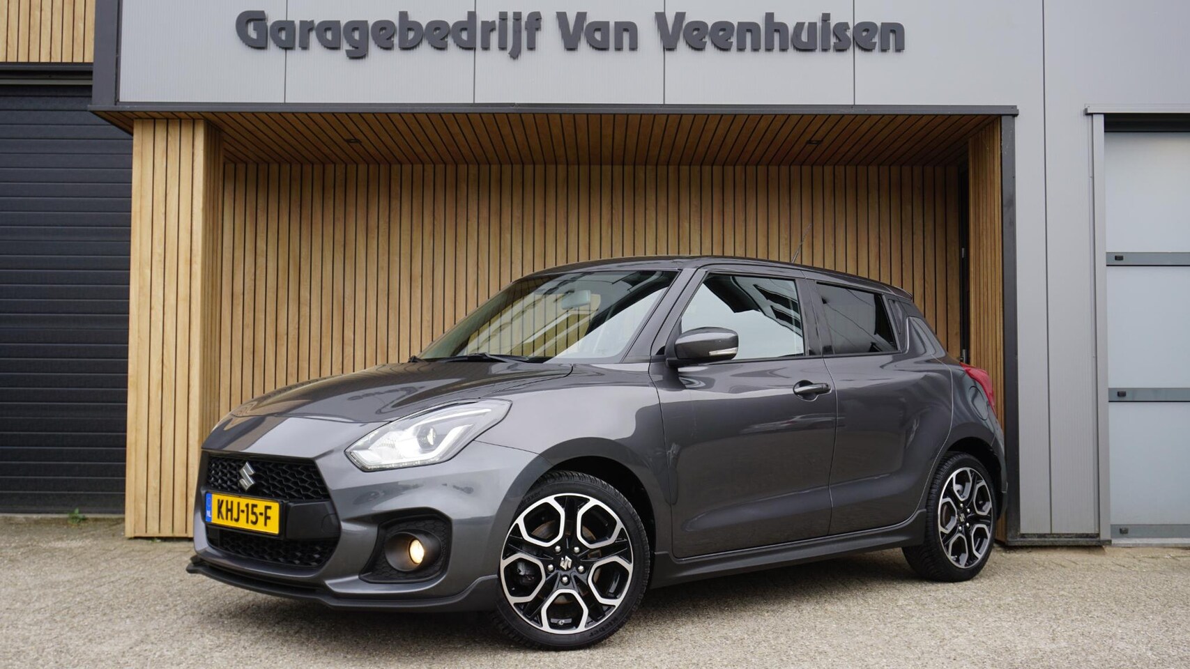 Suzuki Swift - 1.4 130pk Sport Smart Hybrid 5Drs Navi Keyless LED 17inch LM A-Camera Stoelverwarming 7439 - AutoWereld.nl