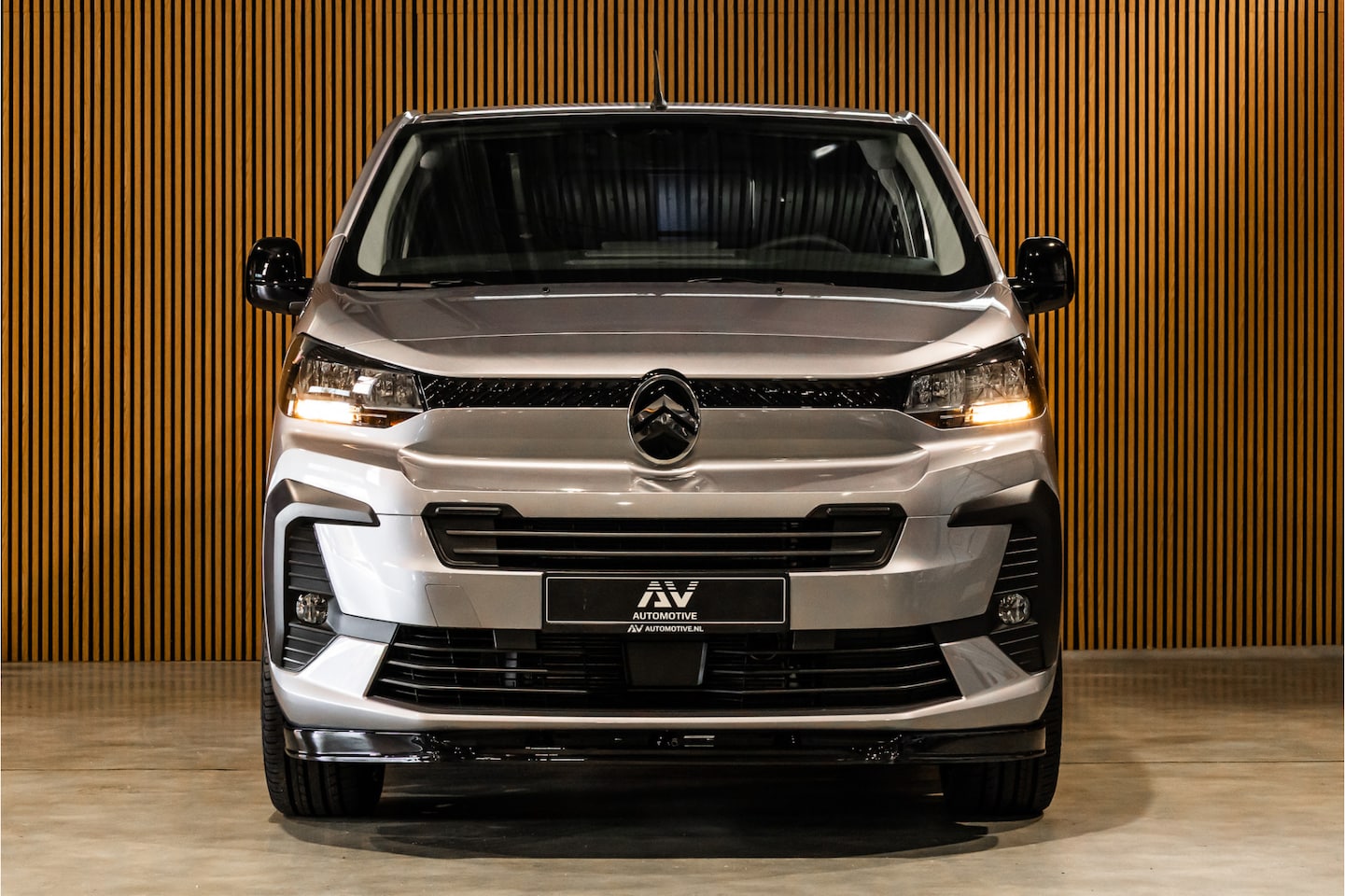 Citroën Jumpy - 2.0 BlueHDI 180 L3 | CarPlay | Camera | L+R Schuifdeur | AV Edition | BPM Vrij | 3-Zitter - AutoWereld.nl