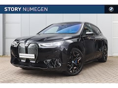 BMW iX - xDrive40 High Executive / Sportpakket / Panoramadak Sky Lounge / Trekhaak / Laserlight / S