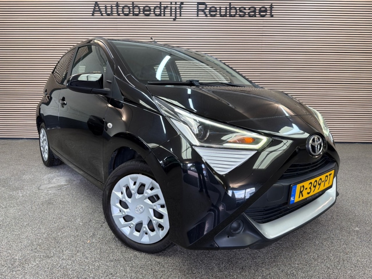 Toyota Aygo - 1.0 VVT-I X-Play Nap Airco Camera Carplay Incl 12Mnd Garantie - AutoWereld.nl