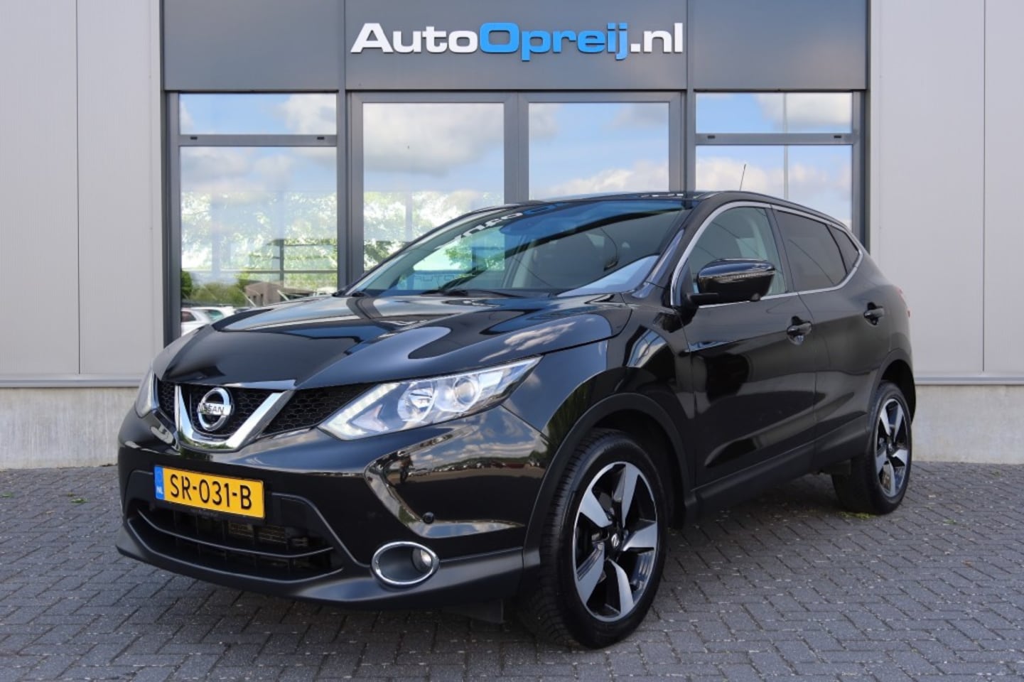 Nissan Qashqai - 1.2 N-Vision AUTOMAAT NAVI, 360 Camera, Trekhaak - AutoWereld.nl