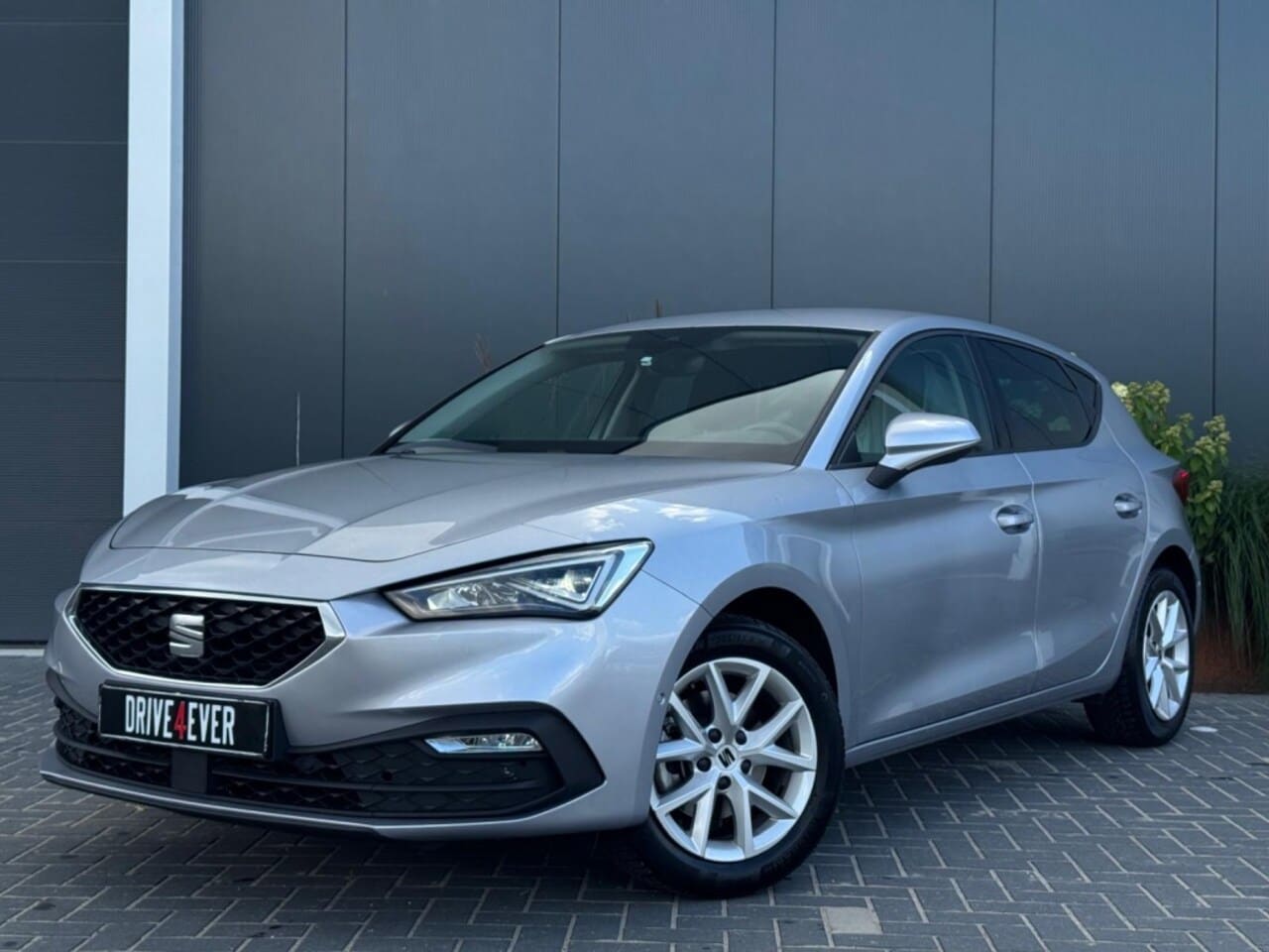 SEAT Leon - Hatchback 1.0 eTSI Style | Automaat | Camera | Zeer zuinig - AutoWereld.nl