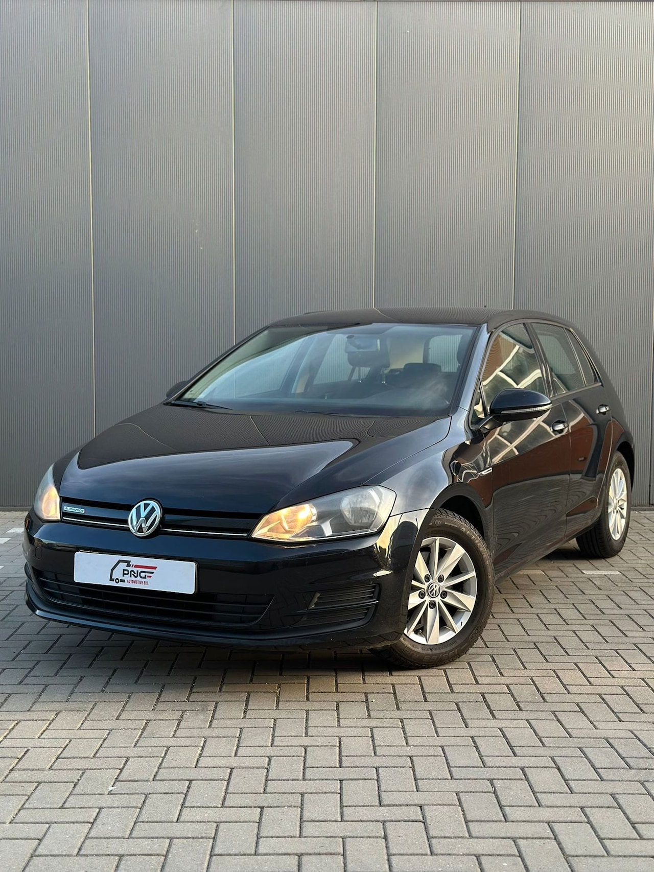 Volkswagen Golf - 1.6 TDI Trendline BlueMotion AIRCO - CRUISE - BLEUTOOTH - AutoWereld.nl
