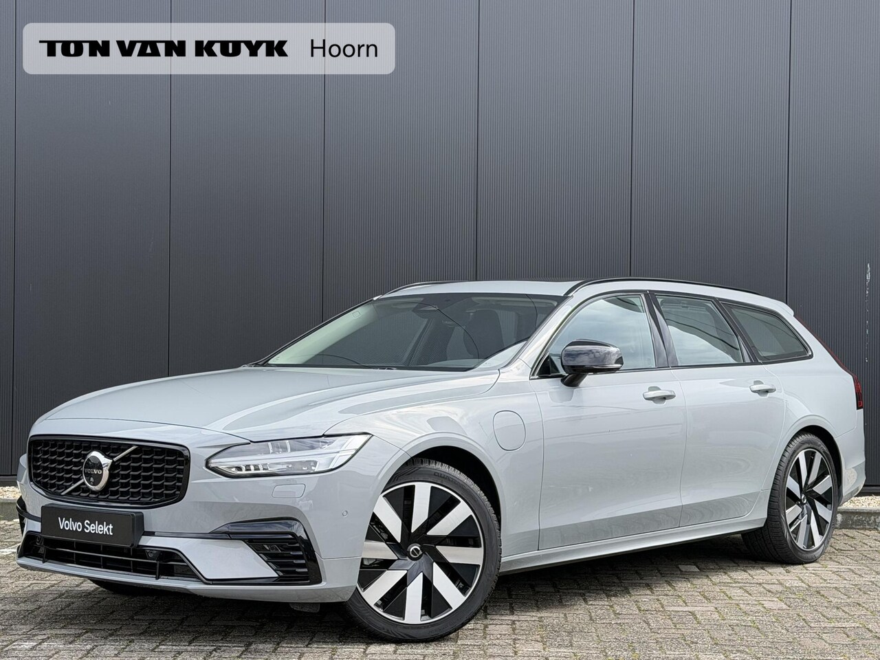 Volvo V90 - 2.0 T6 Plug-in hybrid AWD Ultra Dark schuifdak/ 360 camera/ harman kardon/ head up display - AutoWereld.nl