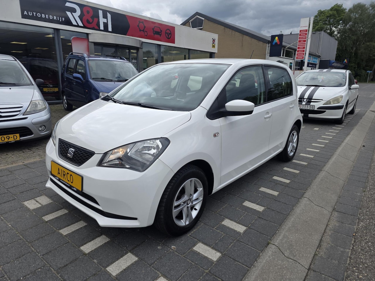 SEAT Mii - 1.0 Style Dynamic 5 deursw, airco, navigatie, stoelverwarming, pdc, cruise control - AutoWereld.nl