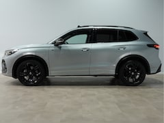 Volkswagen Tiguan - 1.5 eHybrid 204pk R-Line Ed. | Trekhaak | Panorama | LED-Plus | Black Style 267