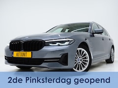 BMW 5-serie Touring - 530e | Panoramadak | Trekhaak | Leder | Camera | Memory | Sfeerlicht | Carplay