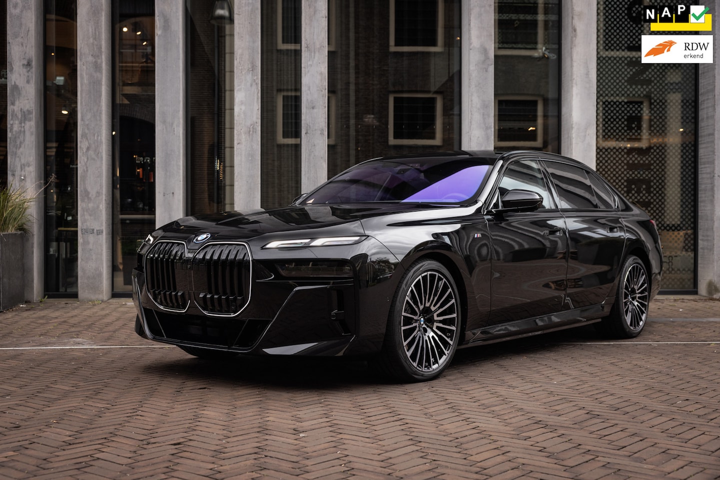 BMW i7 - eDrive50 106kWh M Sport (455pk) Lage KM - Fabrieksgarantie EDrive50 106 kWh - AutoWereld.nl