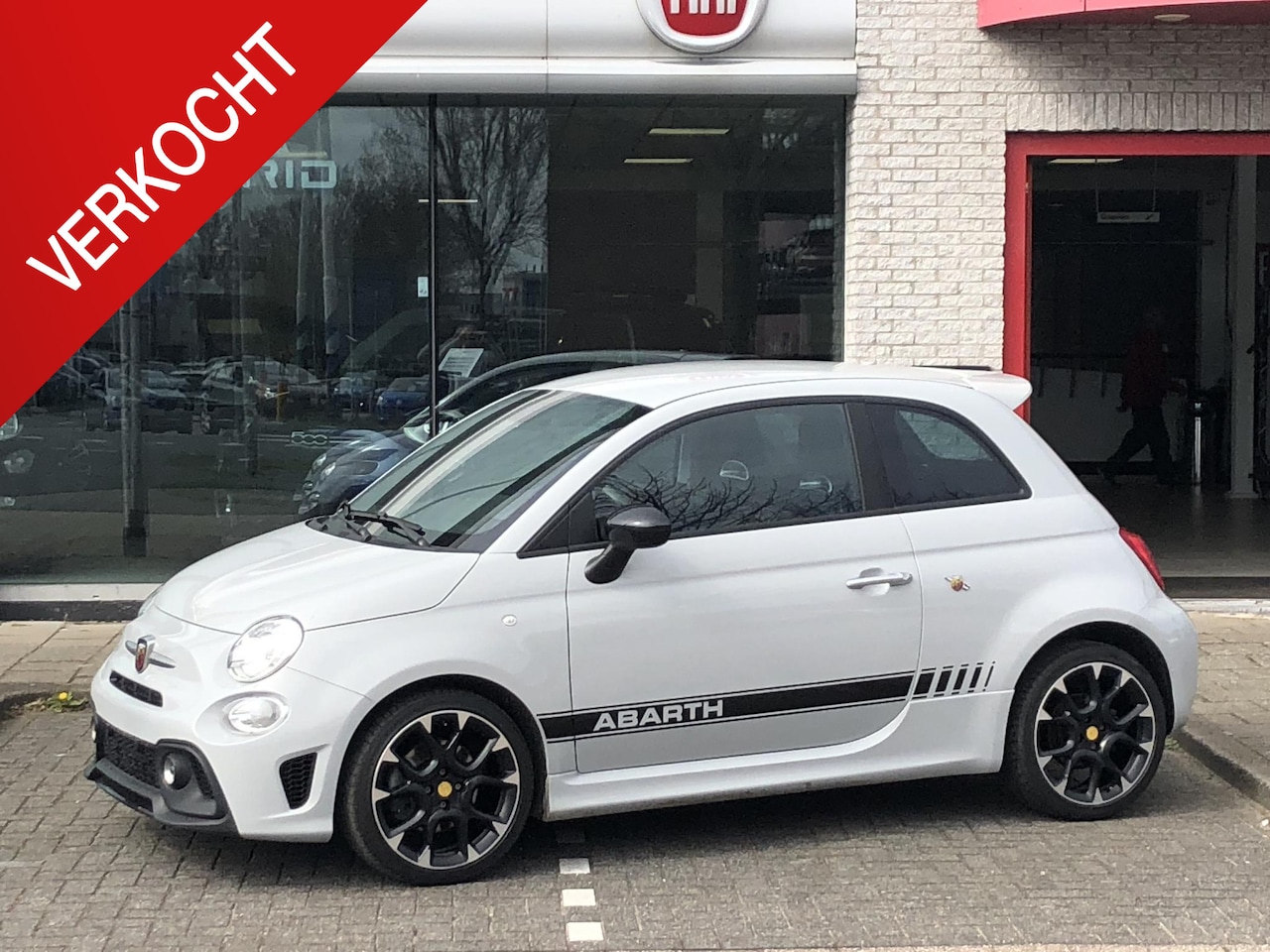 Fiat 500 Abarth - 1.4 T-Jet 595 145PK|CLIMATE|APPLE/ANDROID|PDC|17" - AutoWereld.nl