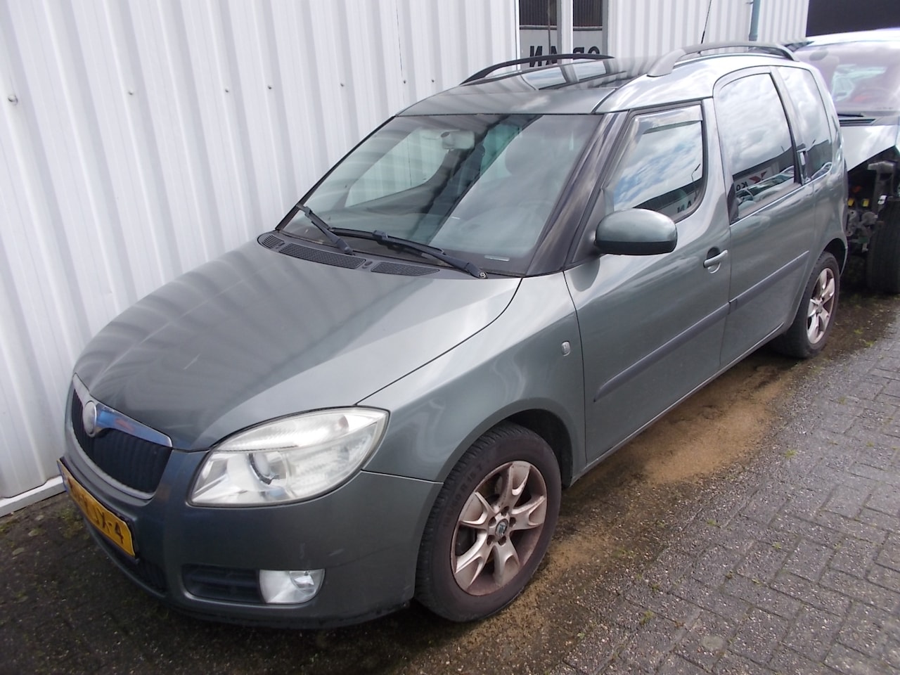 Skoda Roomster - 1.6-16V Comfort LPG G3 ( MOTOR LOOPT ZEER SLECHT!! ) - AutoWereld.nl
