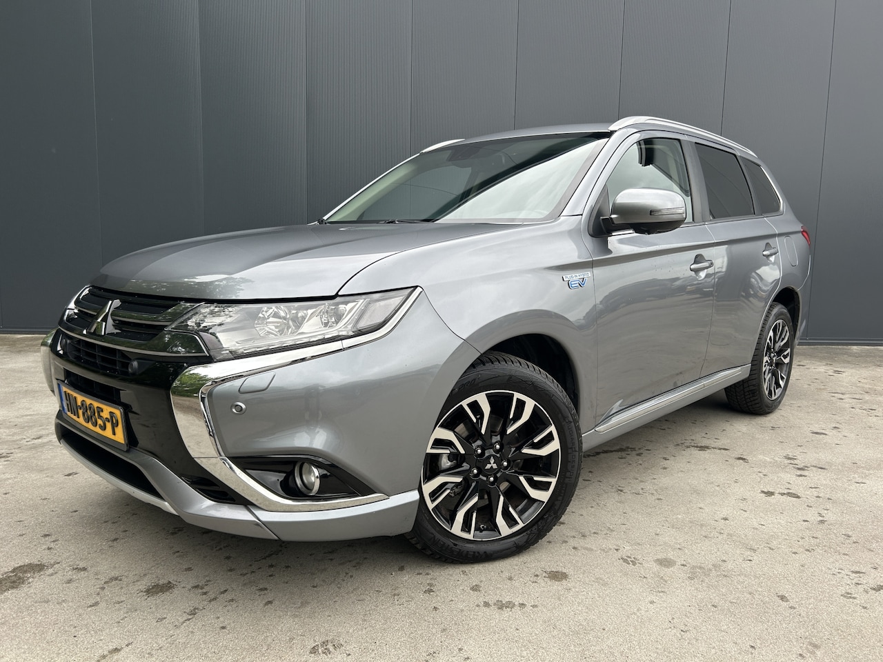 Mitsubishi Outlander - 2.0 PHEV instyle+ OPEN DAK AFN TREKHAAK ECC CAMERA NAVI ADAP CRUISE LEER - AutoWereld.nl