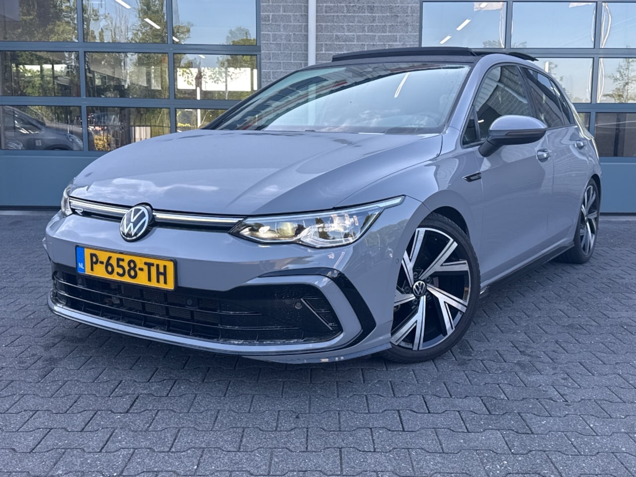 Volkswagen Golf - 1.5 eTSI R-Line Business |SCHUIFDAK|COMPLEET| - AutoWereld.nl