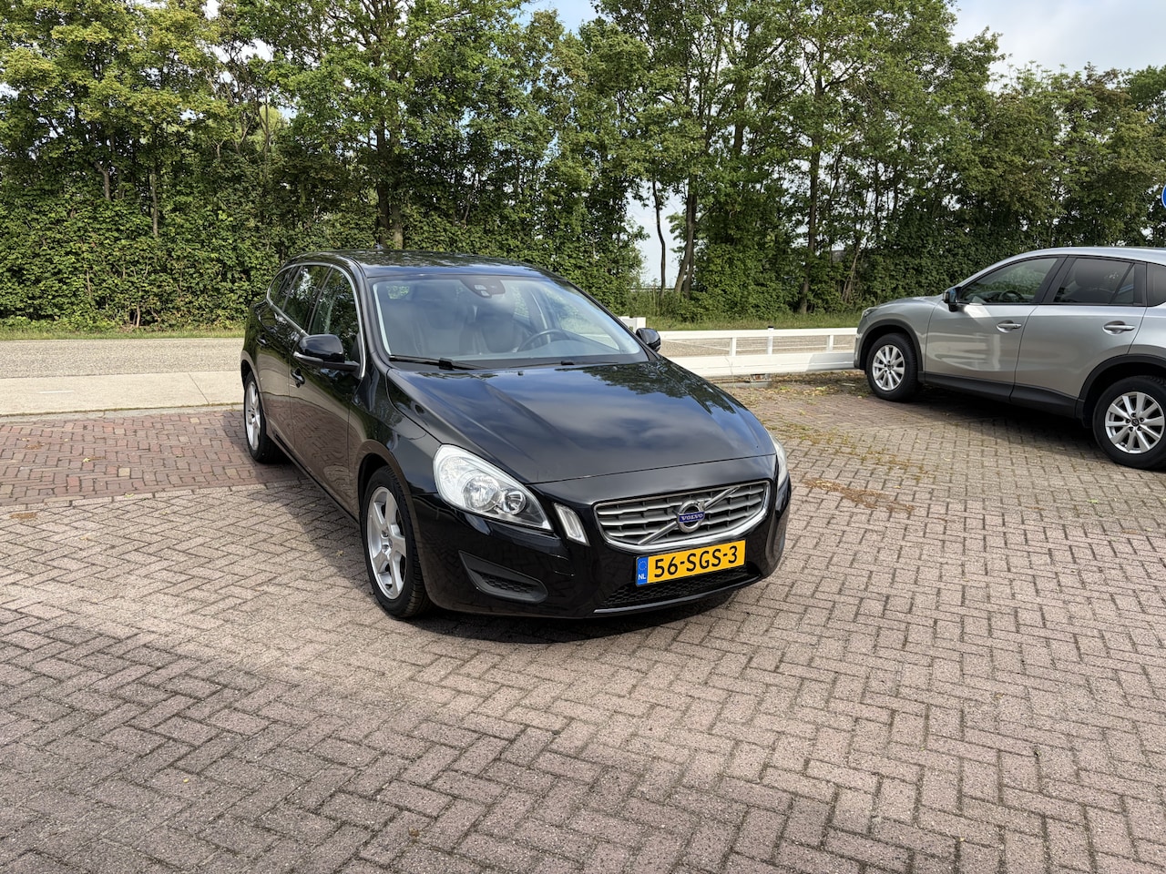 Volvo V60 - 1.6 T3 Momentum TREKHAAK LEER PDC NAVI - AutoWereld.nl