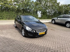 Volvo V60 - 1.6 T3 Momentum TREKHAAK LEER PDC NAVI