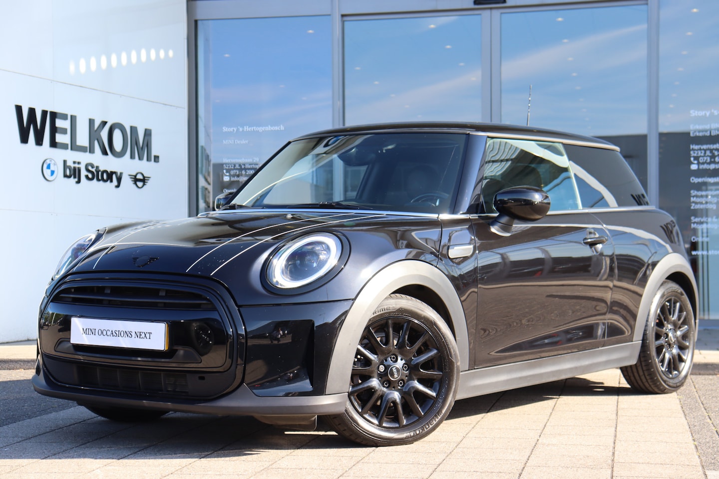 MINI Cooper - Hatchback Classic / Sportstoelen / LED / Navigatie / Extra getint glas achter / Leder - AutoWereld.nl